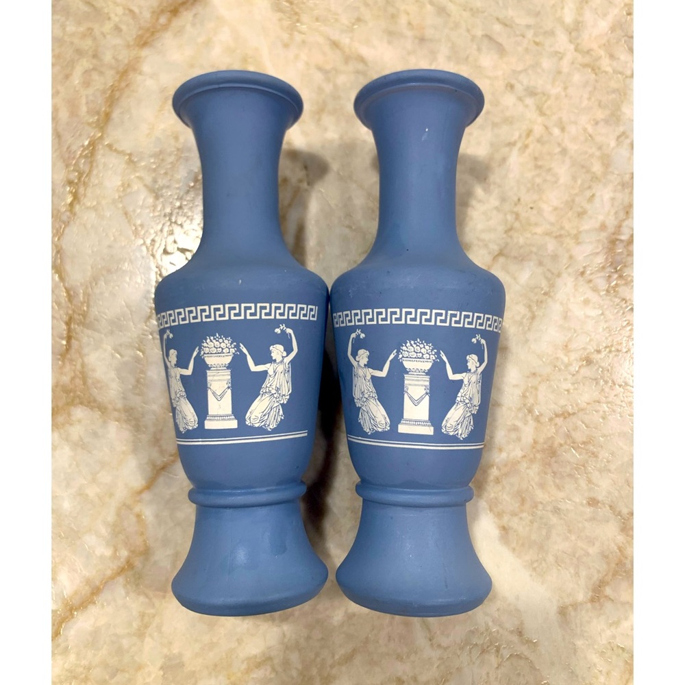 A set of 2 vintage decorative vases